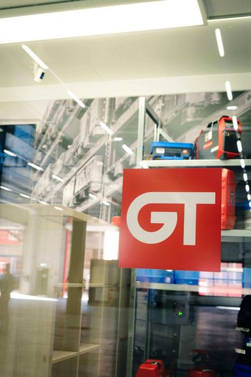 GT Logo auf Container