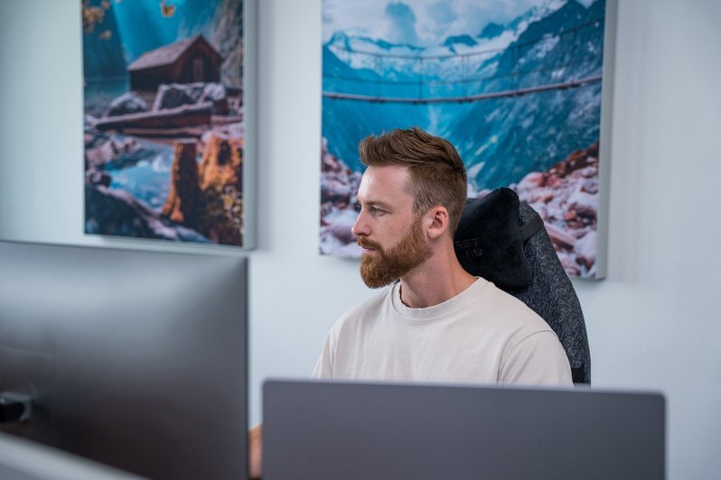 SIWA Developer bei der Arbeit am Computer