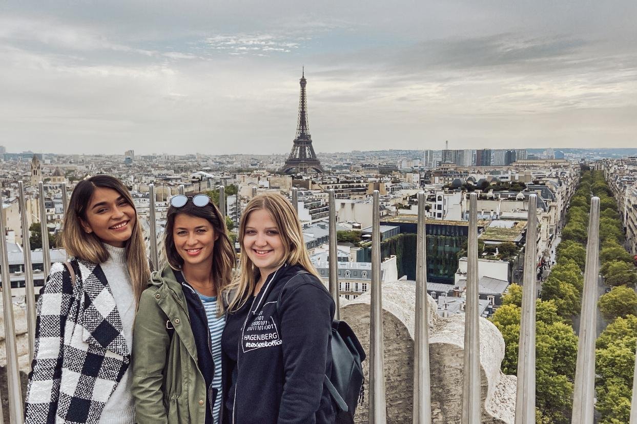 Gruppenfoto vor Eiffelturm