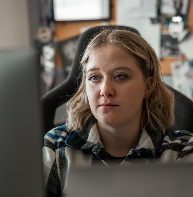 SIWA Mitarbeiterin vorm Laptop