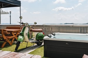 motorrad auf Terasse
