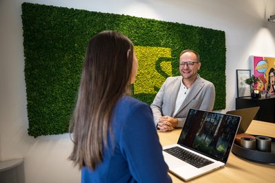 SIWA Head of Sales und Head of Projects in einer Besprechung