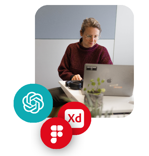 SIWA Webdesignerin bei der Arbeit vorm Laptop